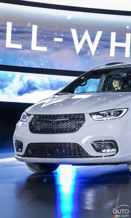 Chicago 2020: AWD Confirmed for the 2021 Chrysler Pacifica